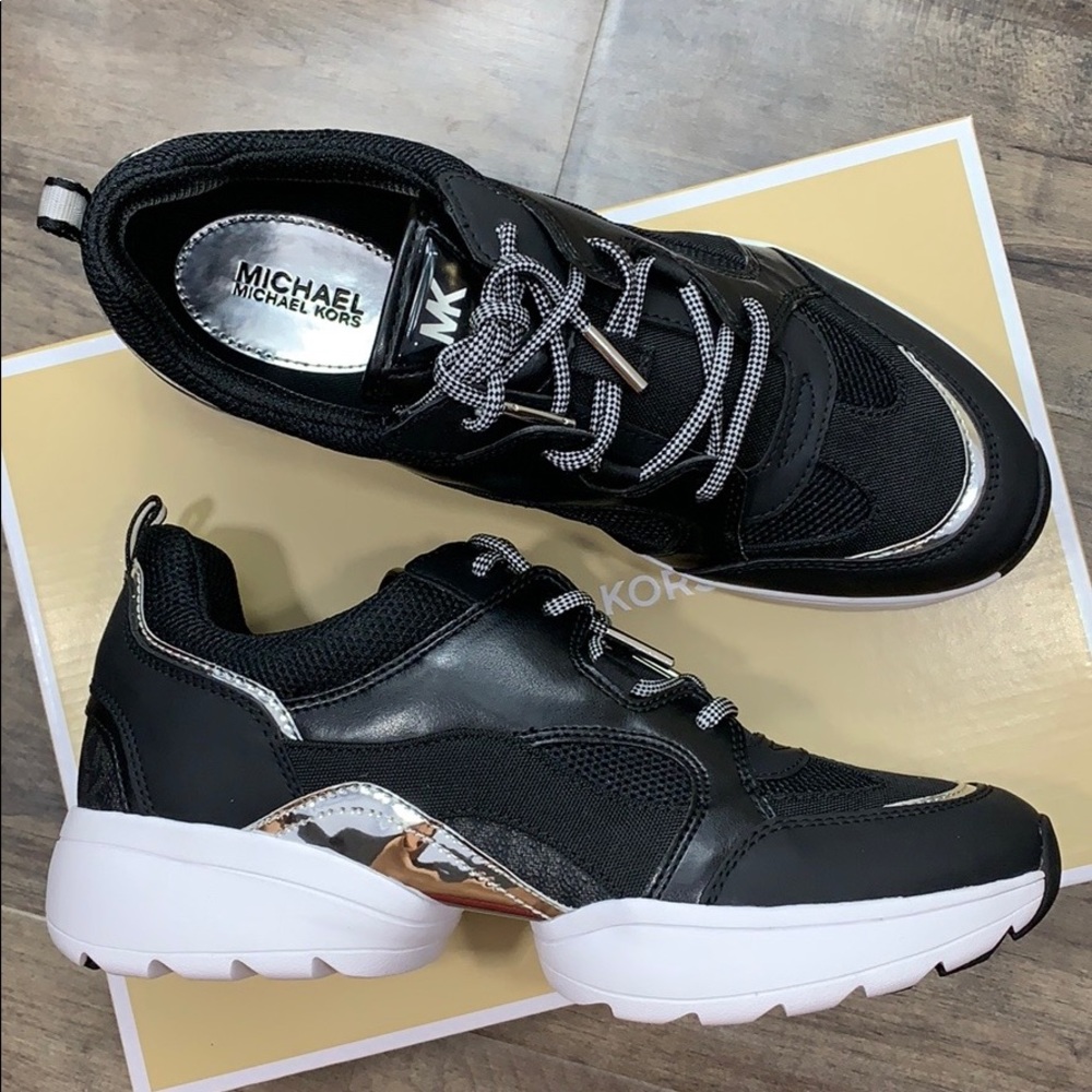 MICHAEL KORS OCTAVIA TRAINER TECH CANVAS BLACK - Picture 3 of 16